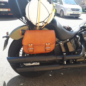 Sacoche Myleatherbikes sur Softail Slim (2)